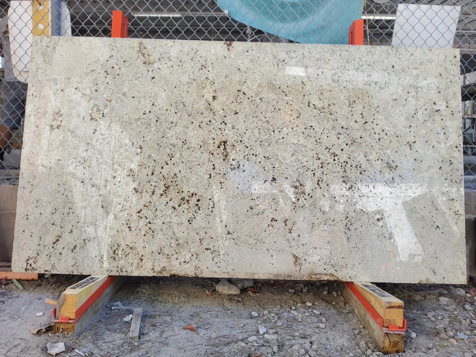 Colonial White · Granite · 3 cm · — · 94" x 50 1/2"