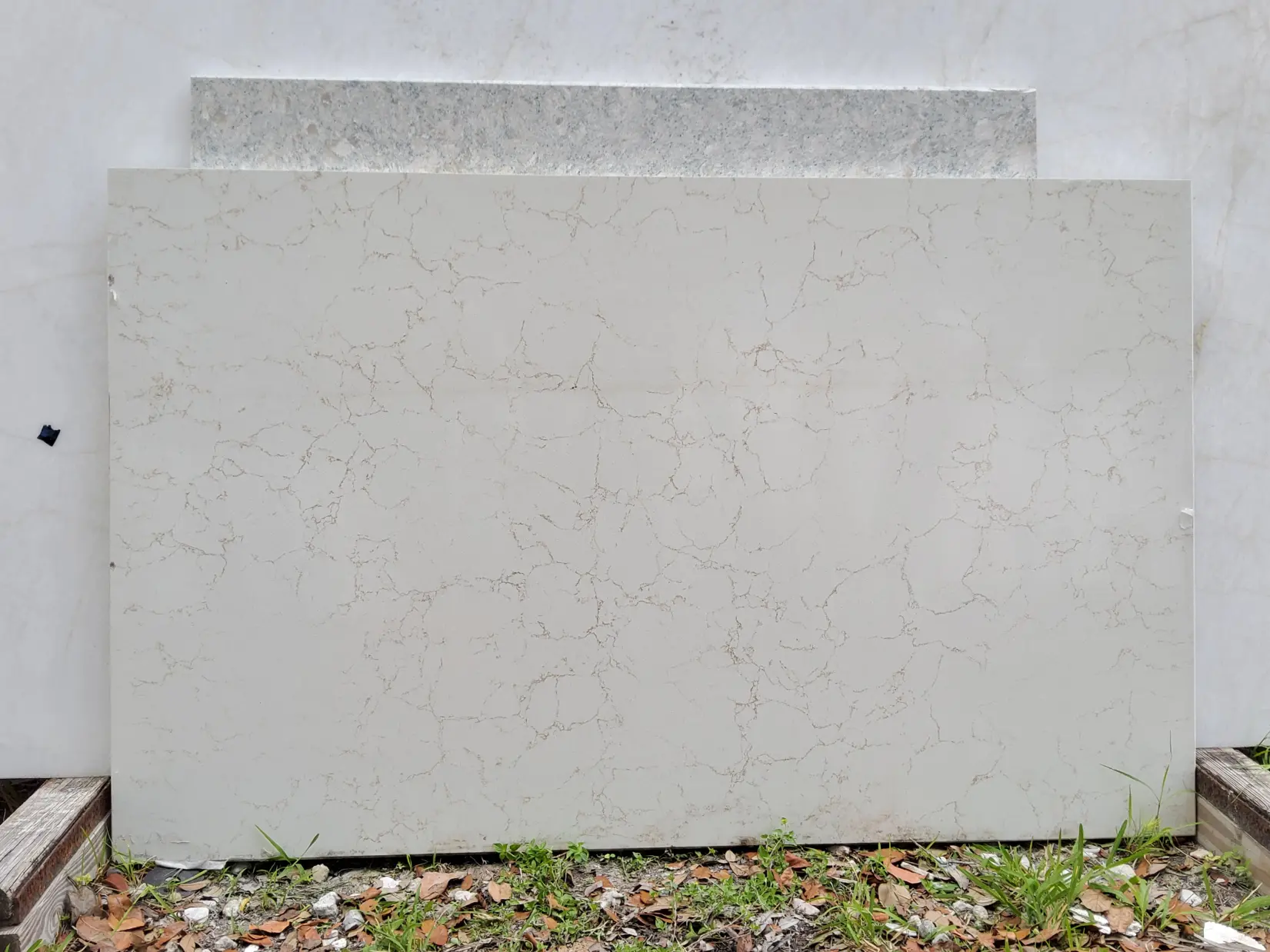 valley sand · Quartz · 3 cm · — · 65" x 40 1/2"