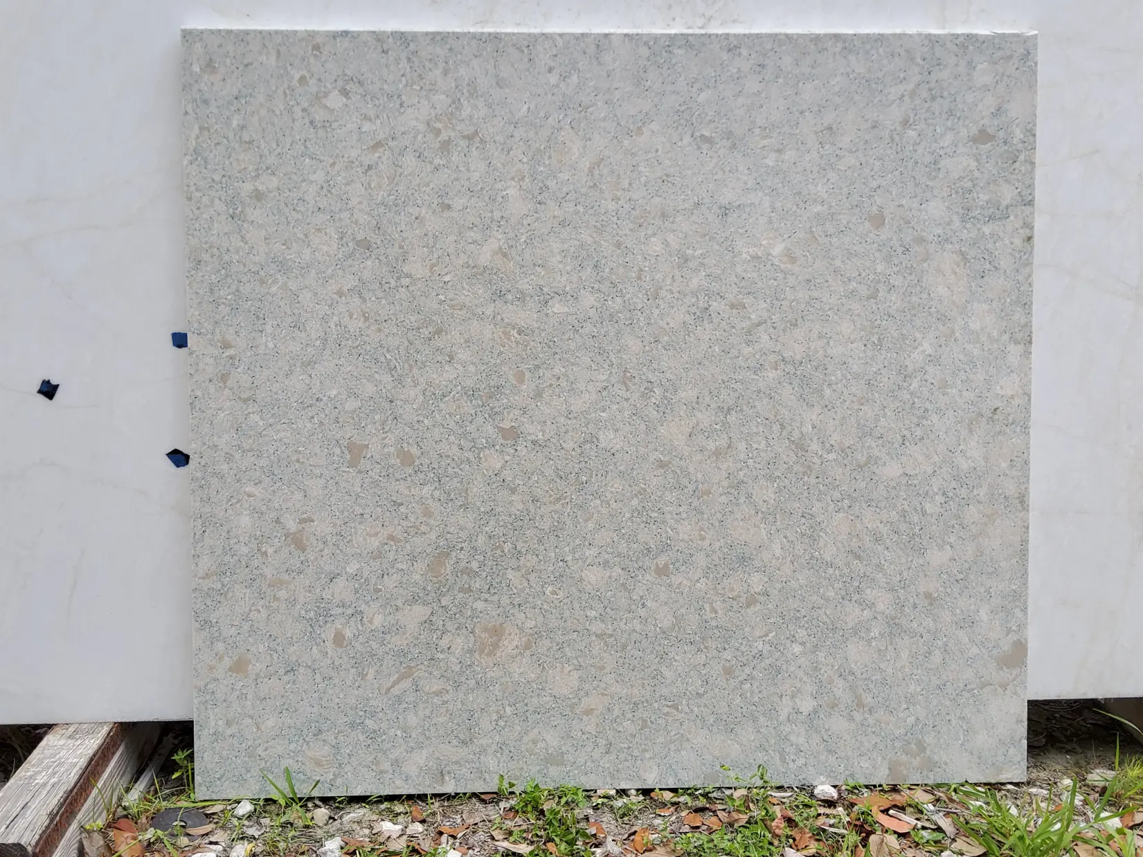 MONTGOMERY · Quartz · 3 cm · — · 51 1/2" x 46 3/4"