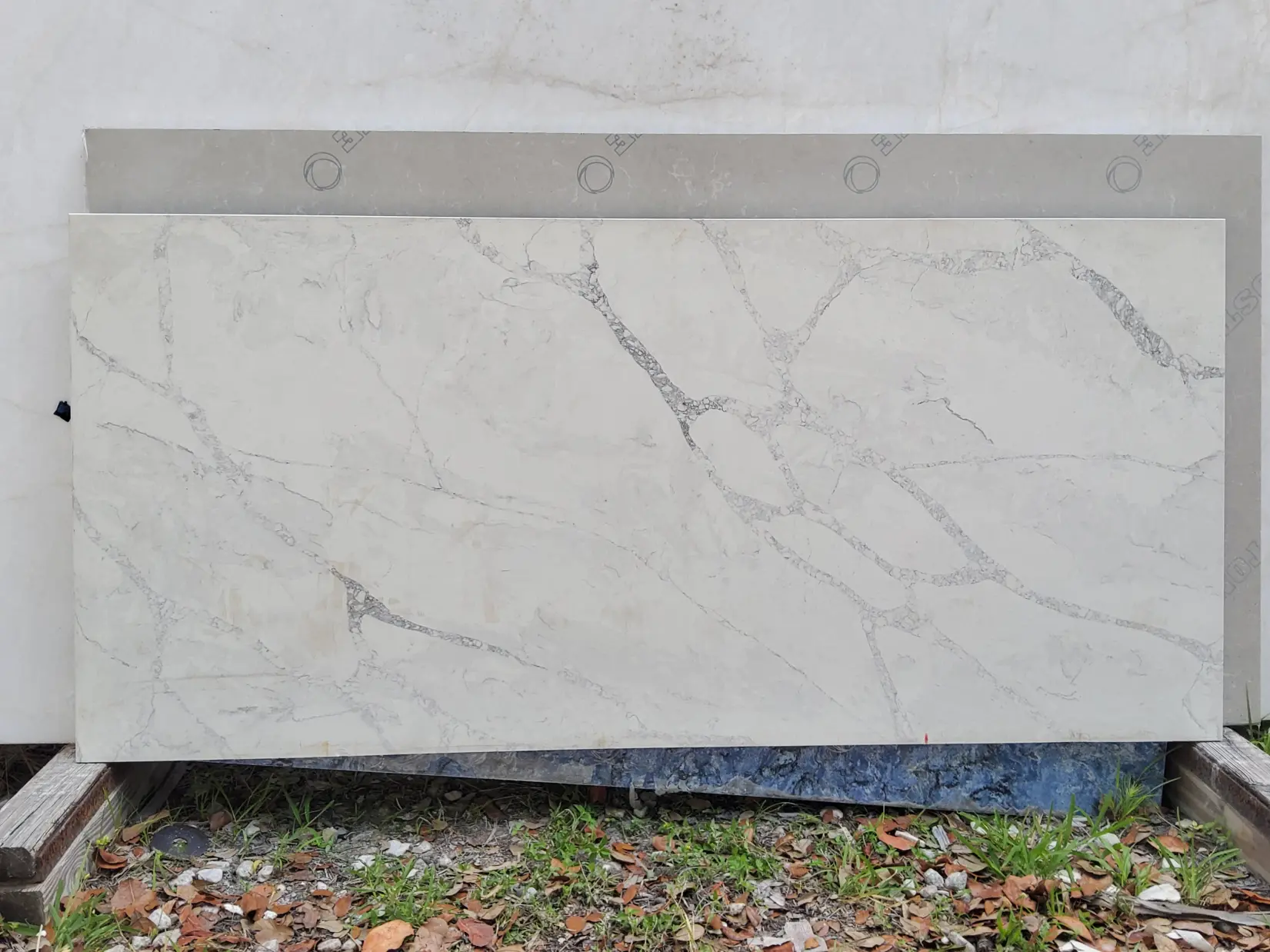 SANTORINE HONED · Quartz · 3 cm · — · 70" x 32 1/2"