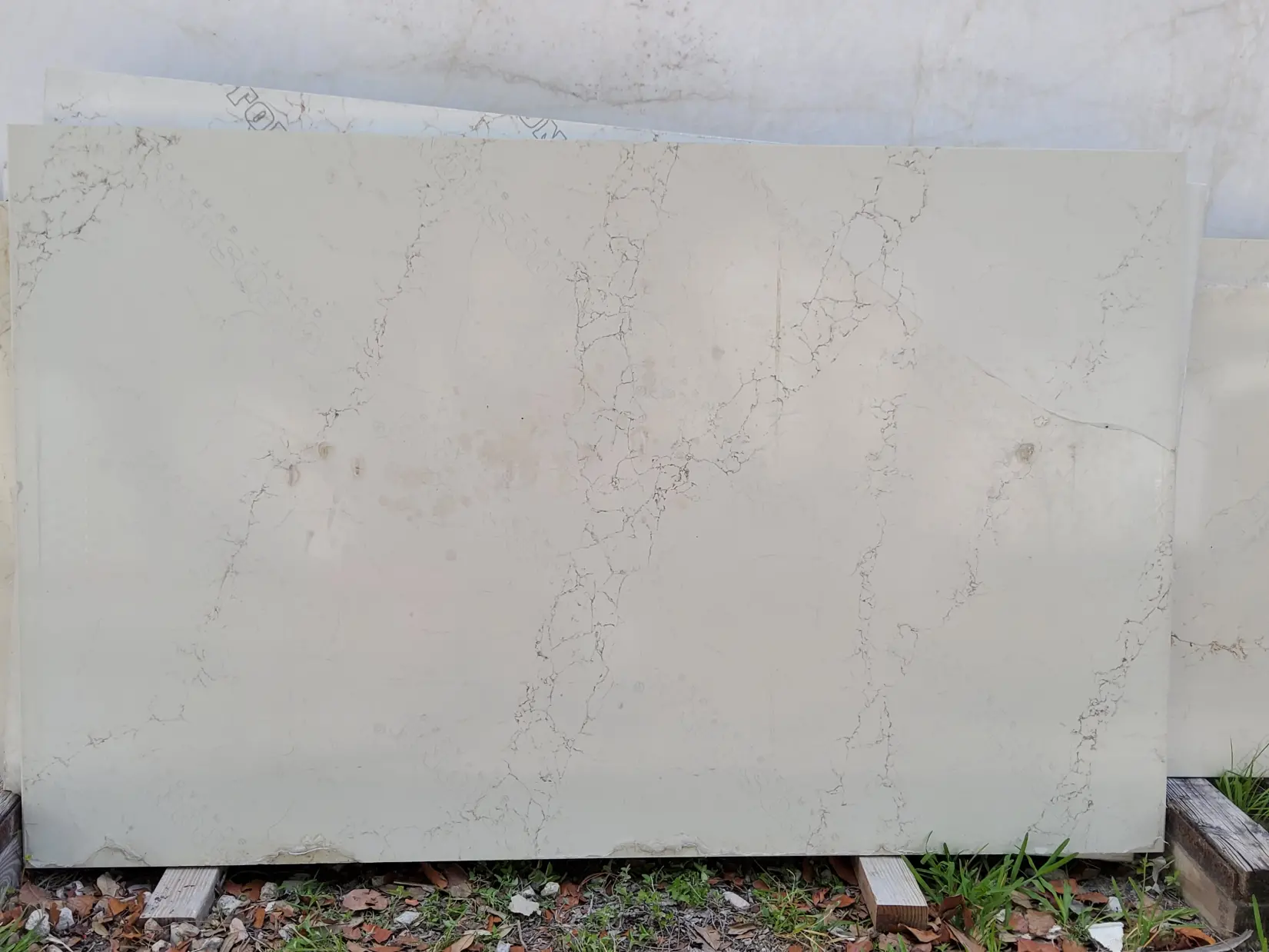 STATUARIO · Quartz · 3 cm · — · 65" x 40 1/2"