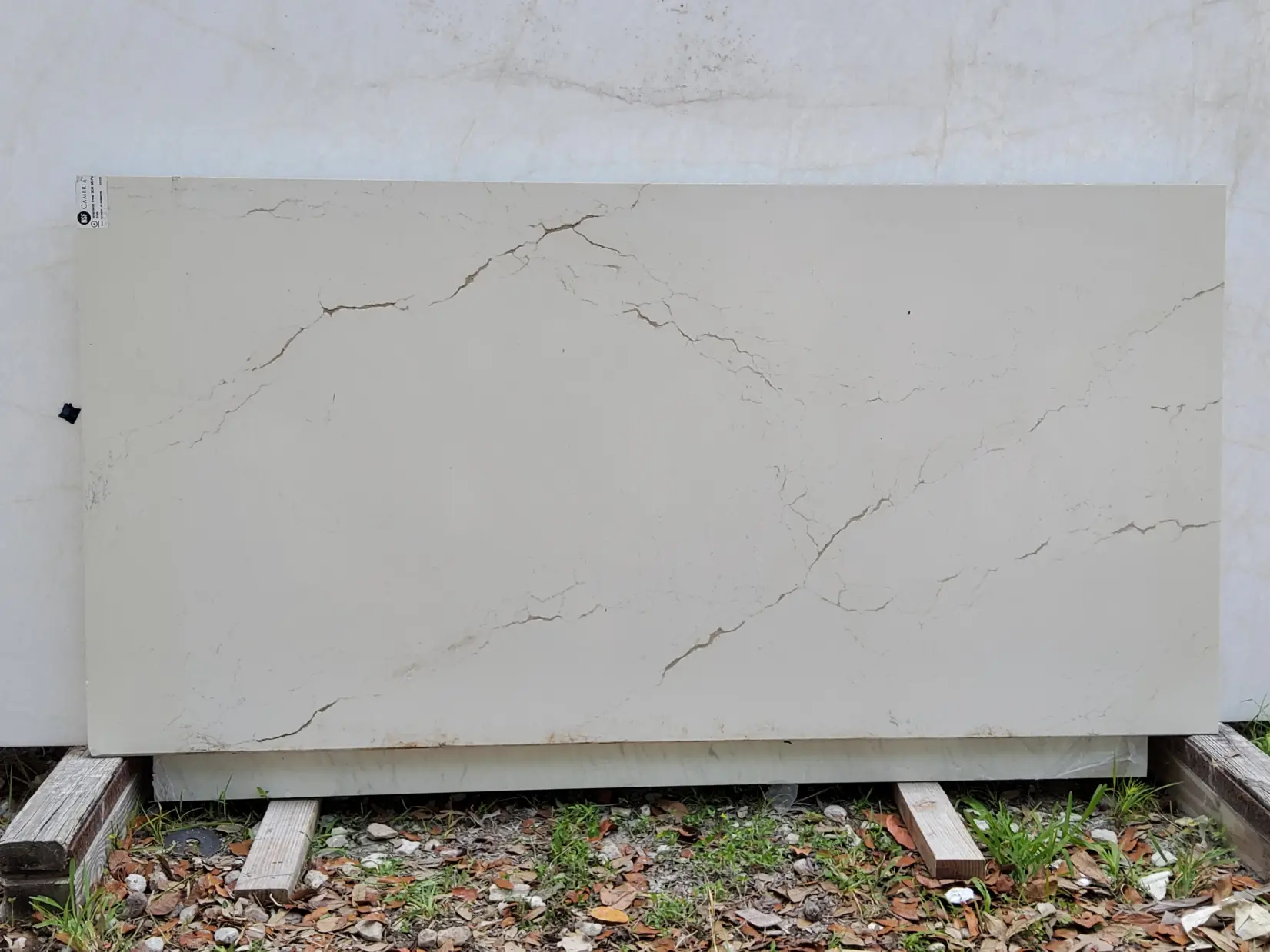 INVERNES FROST · Quartz · 3 cm · — · 70 1/2" x 35"