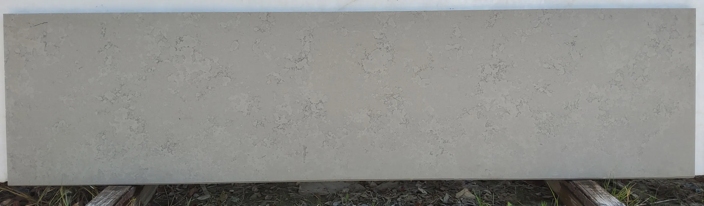 Pompeii Concreto Honed · Quartz · 3 cm · — · 104 1/2" x 25 3/4"