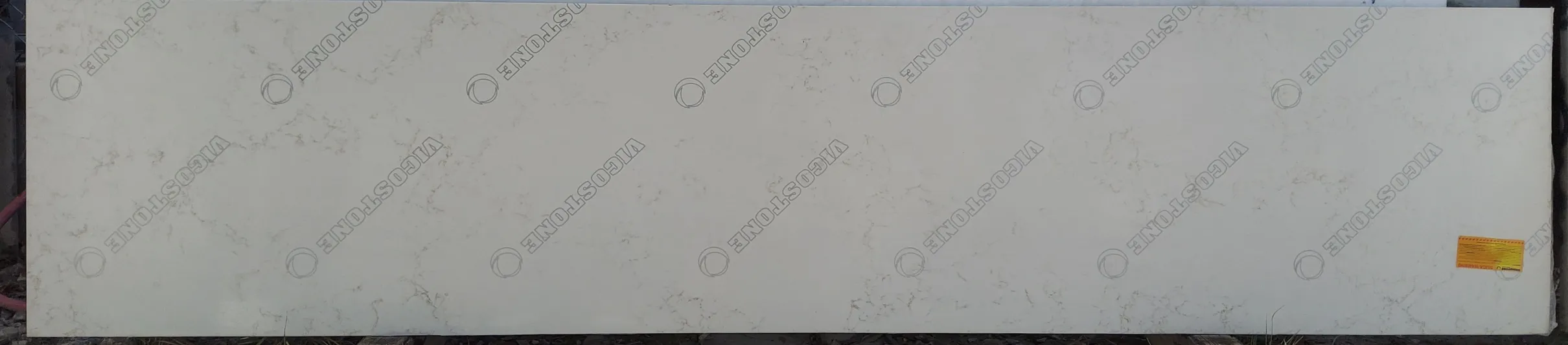 Pompeii Montoro · Quartz · 3 cm · — · 130" x 28 1/2"