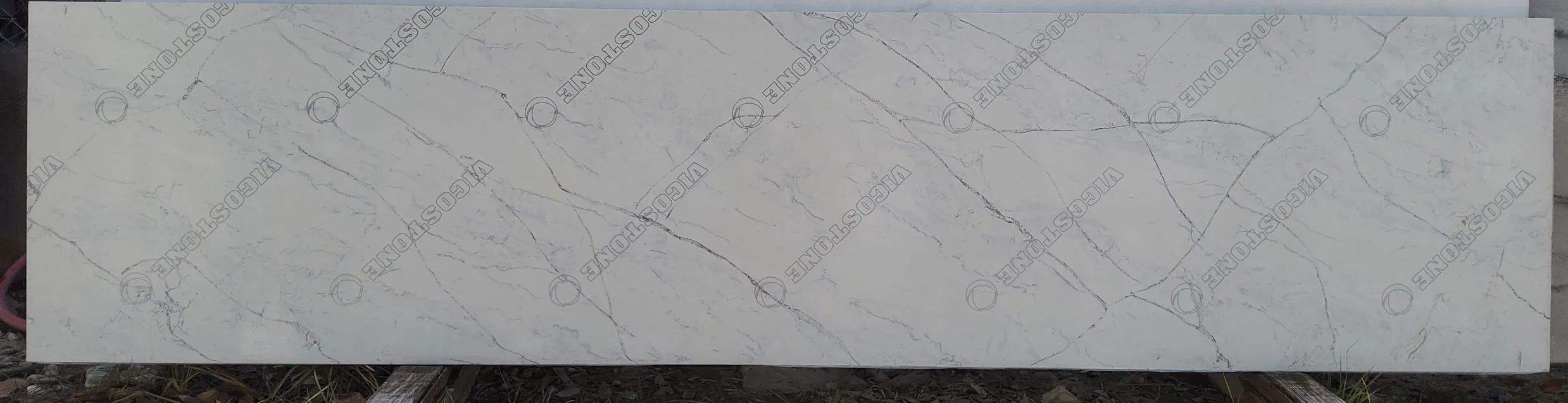 Pompeii Ocean Shore · Quartz · 3 cm · — · 124 1/4" x 28"