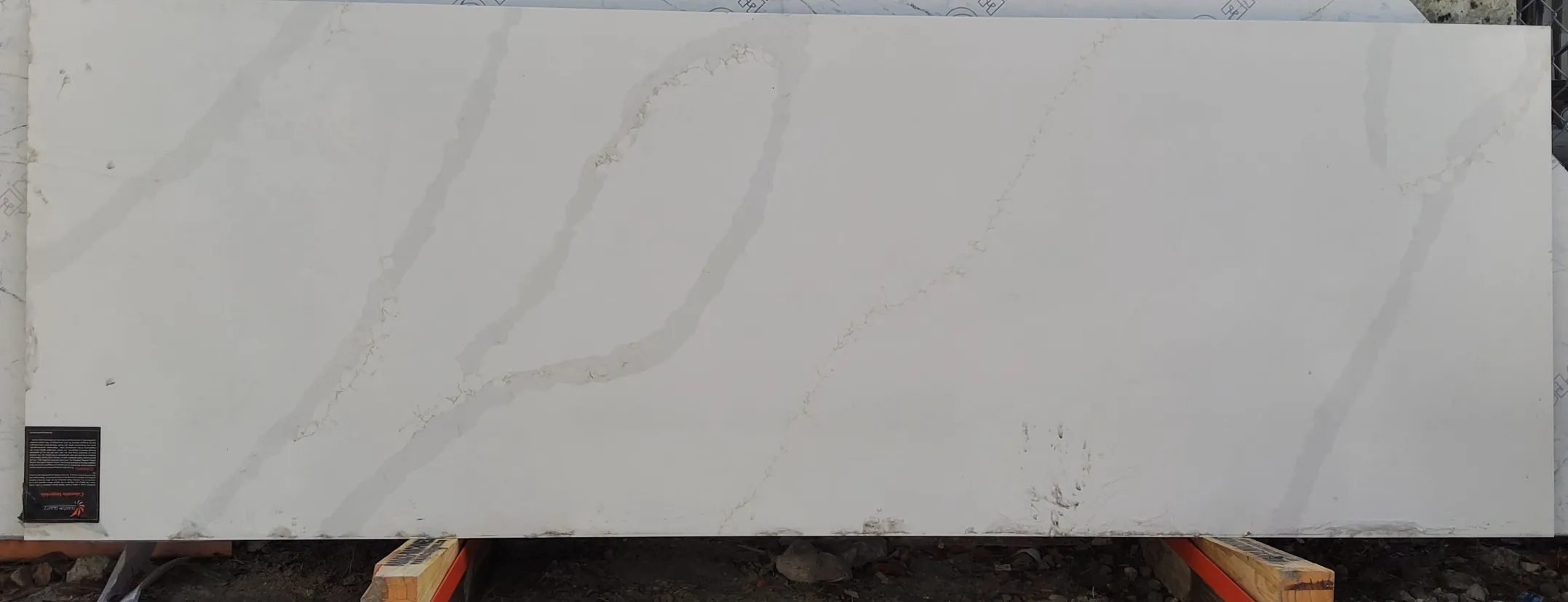 Calacatta Imperiale · Quartz · 3 cm · — · 103 1/2" x 35 3/4"