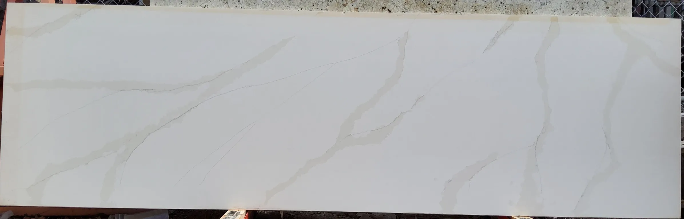 Calacatta Suprema · Quartz · 3 cm · — · 130" x 39"