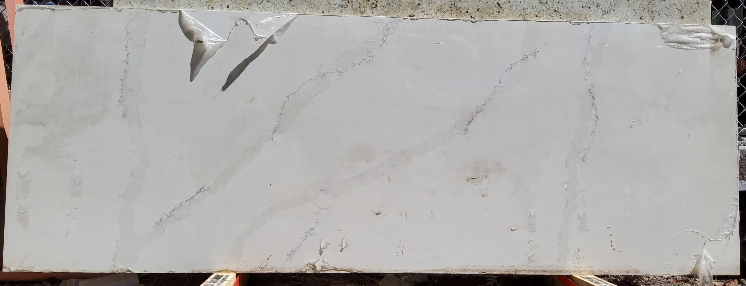 Calacatta Valletta · Quartz · 3 cm · — · 111 1/2" x 39 1/2"