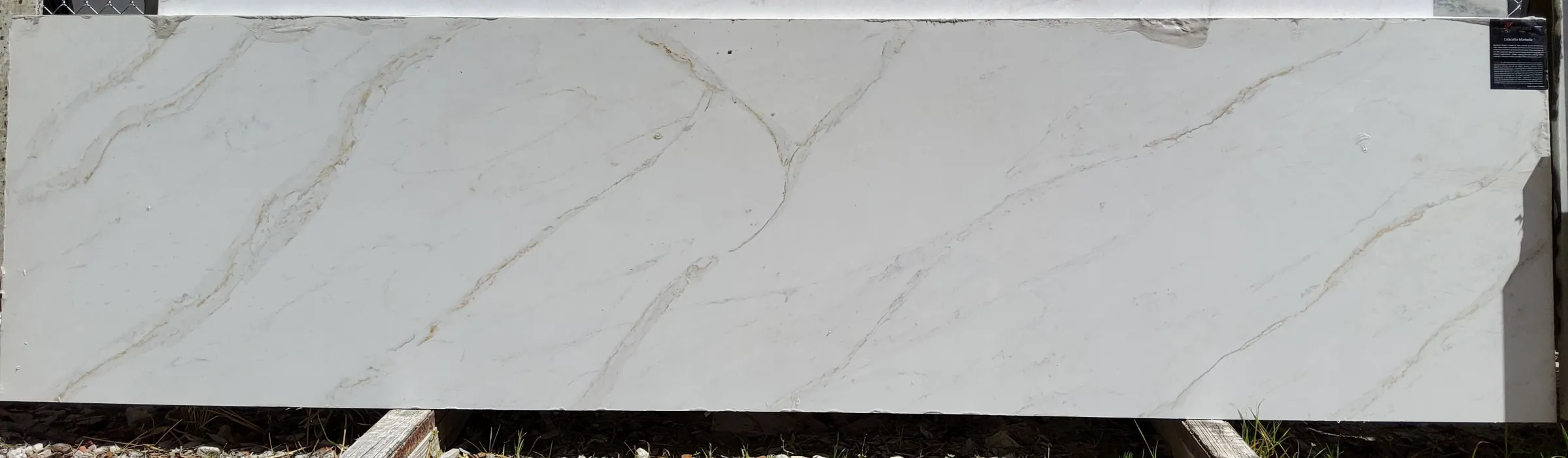 Calacatta Marbella · Quartz · 3 cm · — · 138 1/2" x 35 1/4"
