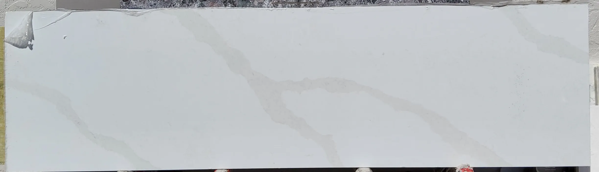 Calacatta Belaros Polished · Quartz · 3 cm · — · 109 1/2" x 30"