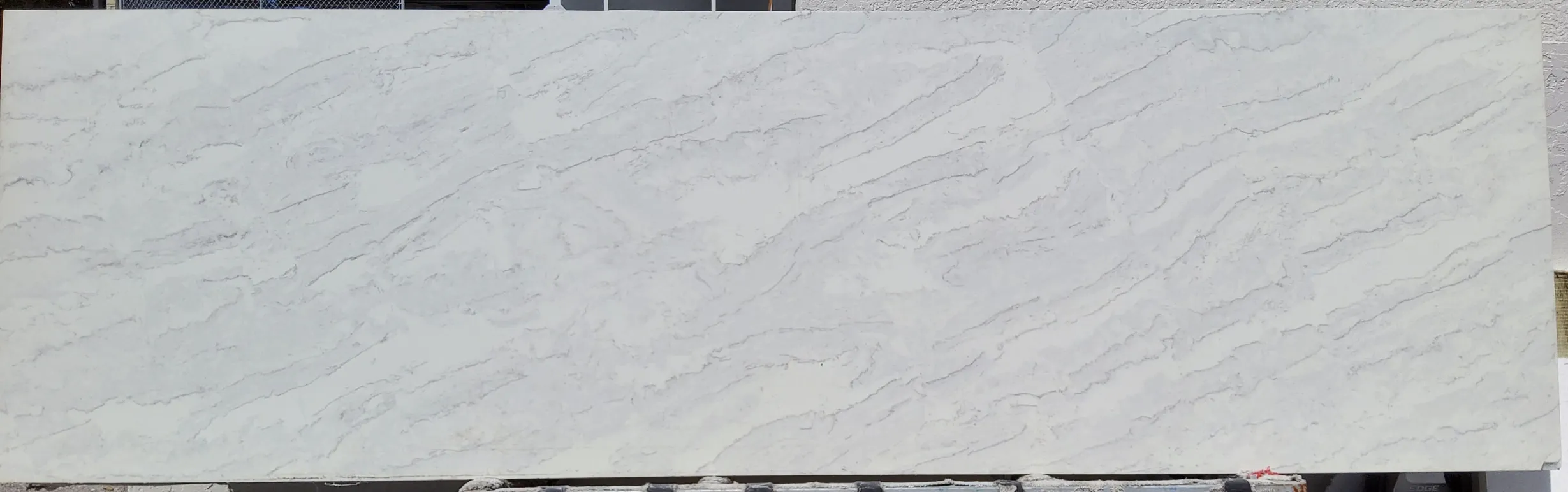 Pompeii Volaza · Quartz · 3 cm · — · 130" x 39 1/2"