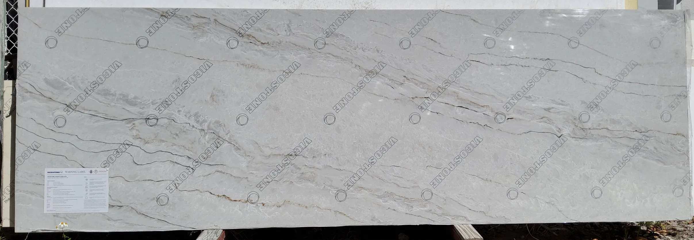 Pompeii Roxana · Quartz · 3 cm · — · 130 1/2" x 42"