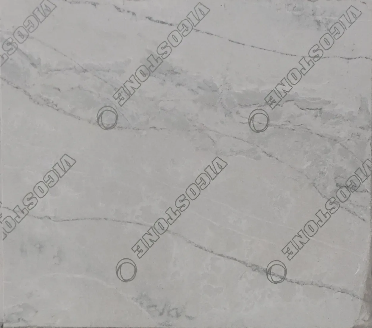 Pompeii beryll · Quartz · 3 cm · — · 40 3/4" x 32"