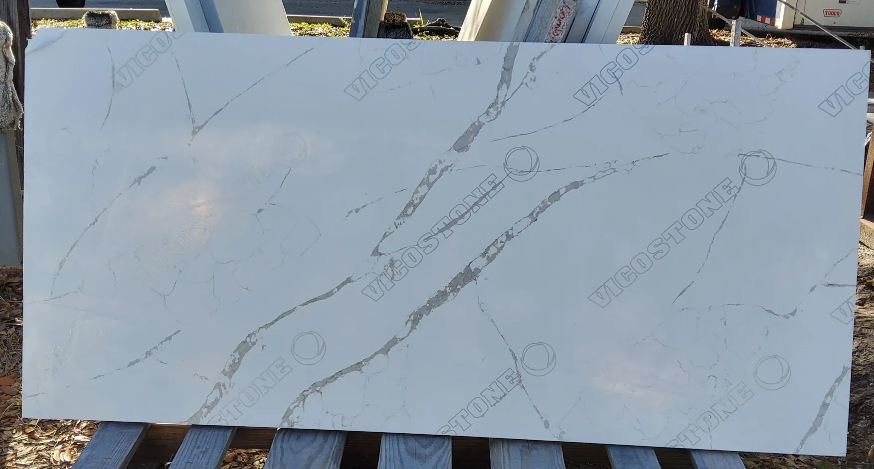 EXTREMO · Quartz · 3 cm · — · 59 3/4" x 29"
