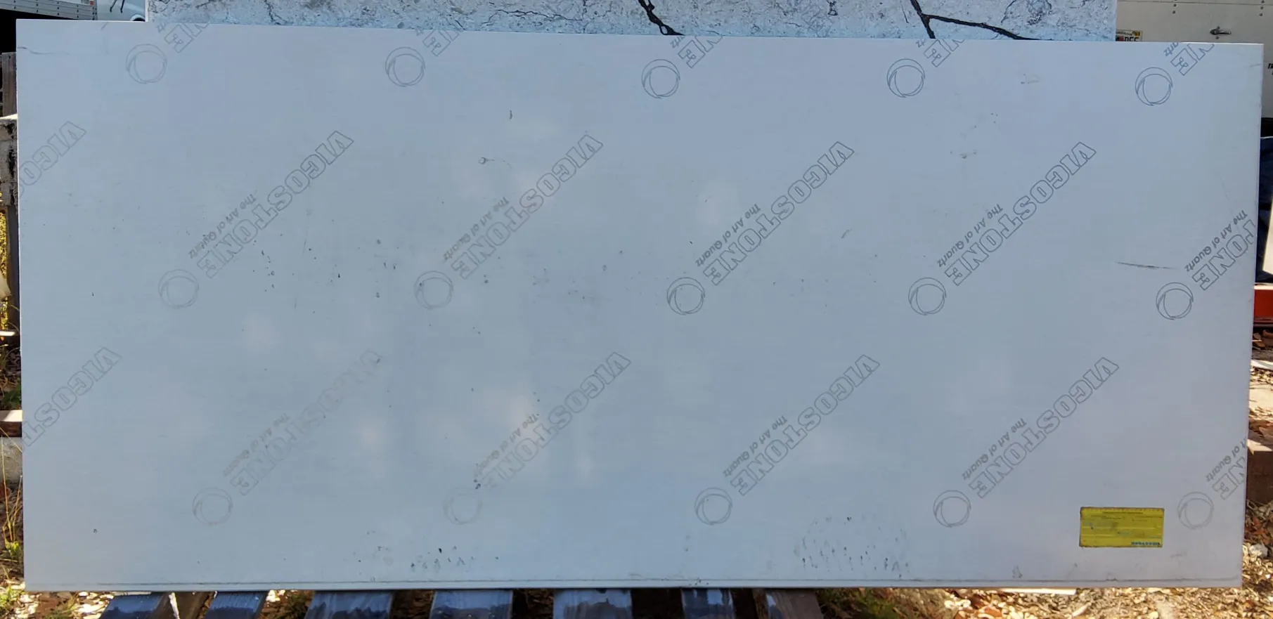 AVORIO · Quartz · 3 cm · — · 83 1/4" x 37 3/4"