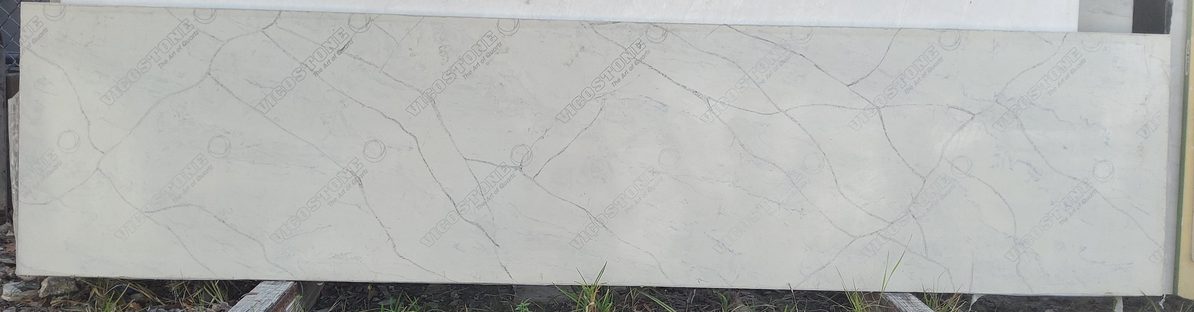 Pompeii Ocean Shore · Quartz · 3 cm · — · 130 3/4" x 30 1/2"