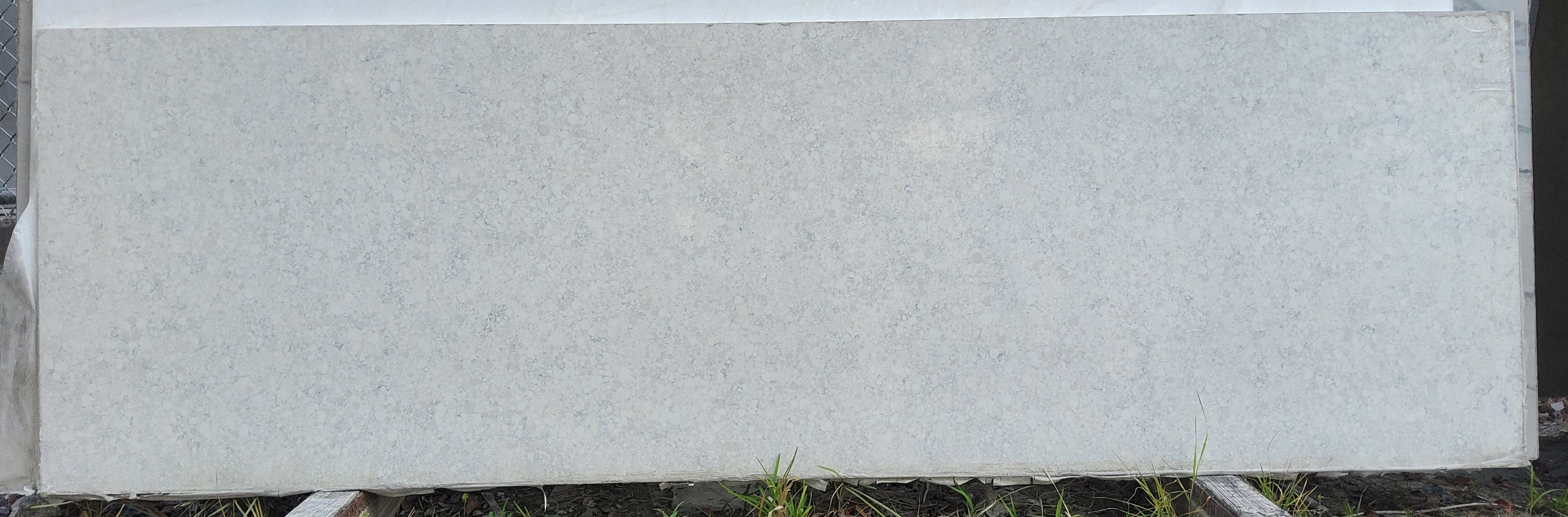 Corian London Royal · Quartz · 3 cm · — · 119" x 37"